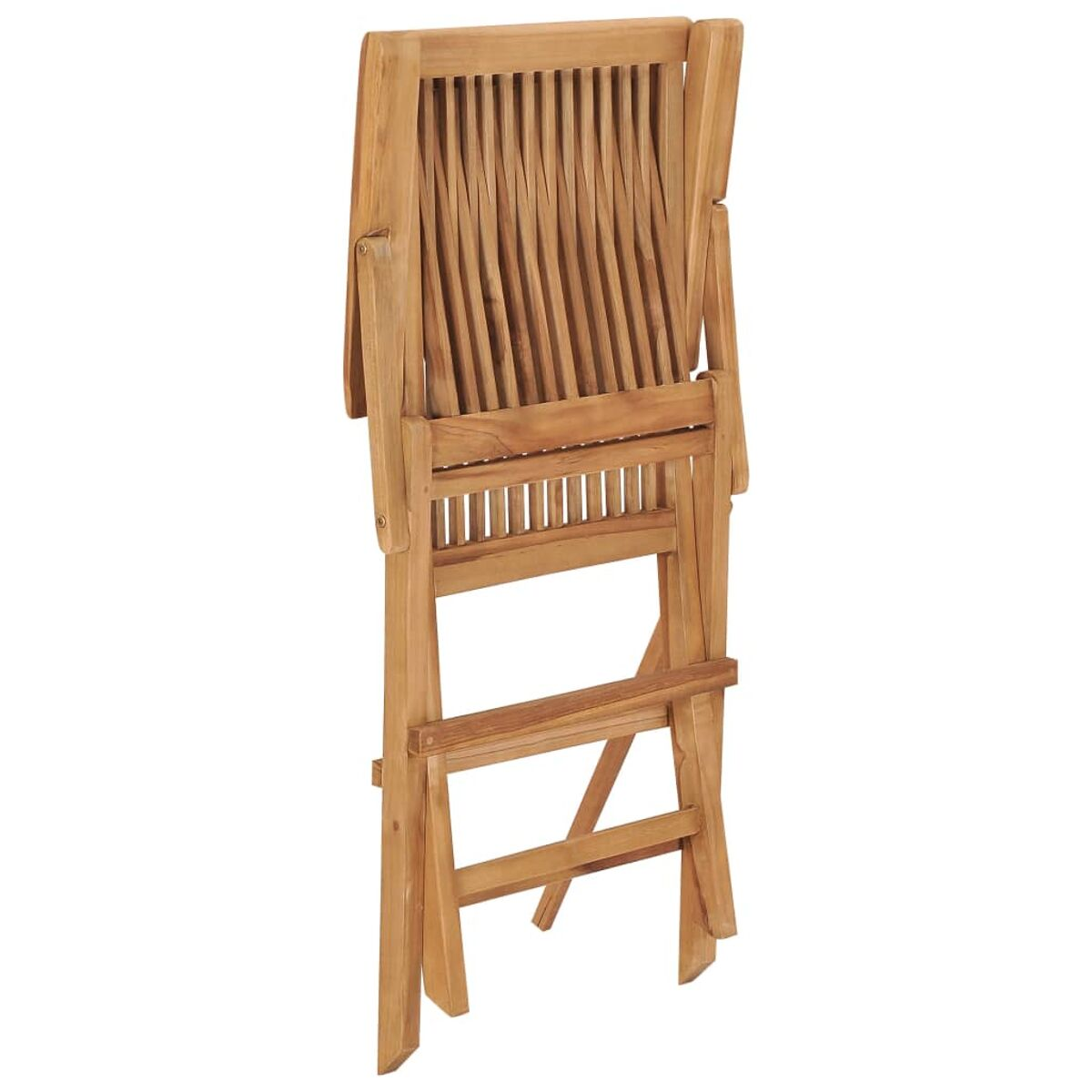 Klappstuhl aus Holz, zusammengeklappt. Der Stuhl zeigt die Details auf weißem Grund.