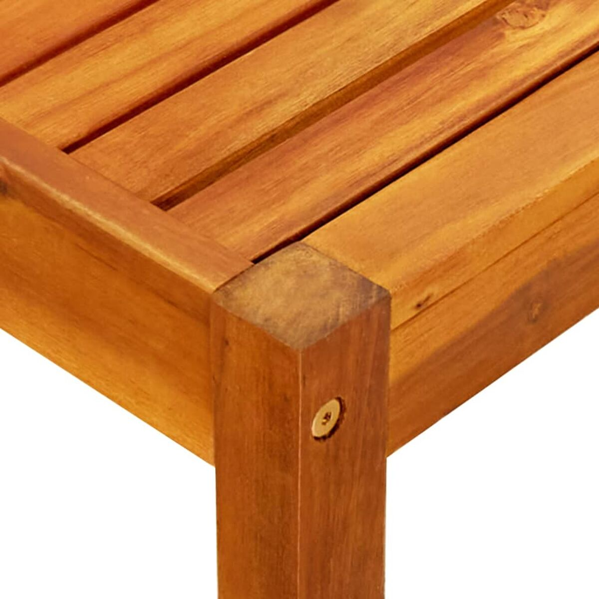 Nahaufnahme einer Holzecke eines Tisches, die eine Schraube zeigt.