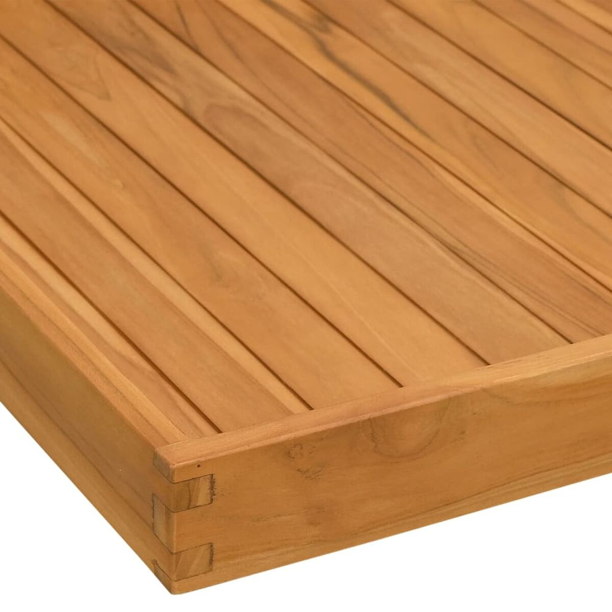 Nahaufnahme einer hellbraunen Holz-Tischplatte mit vertikalen Rillen und einem Rahmen.