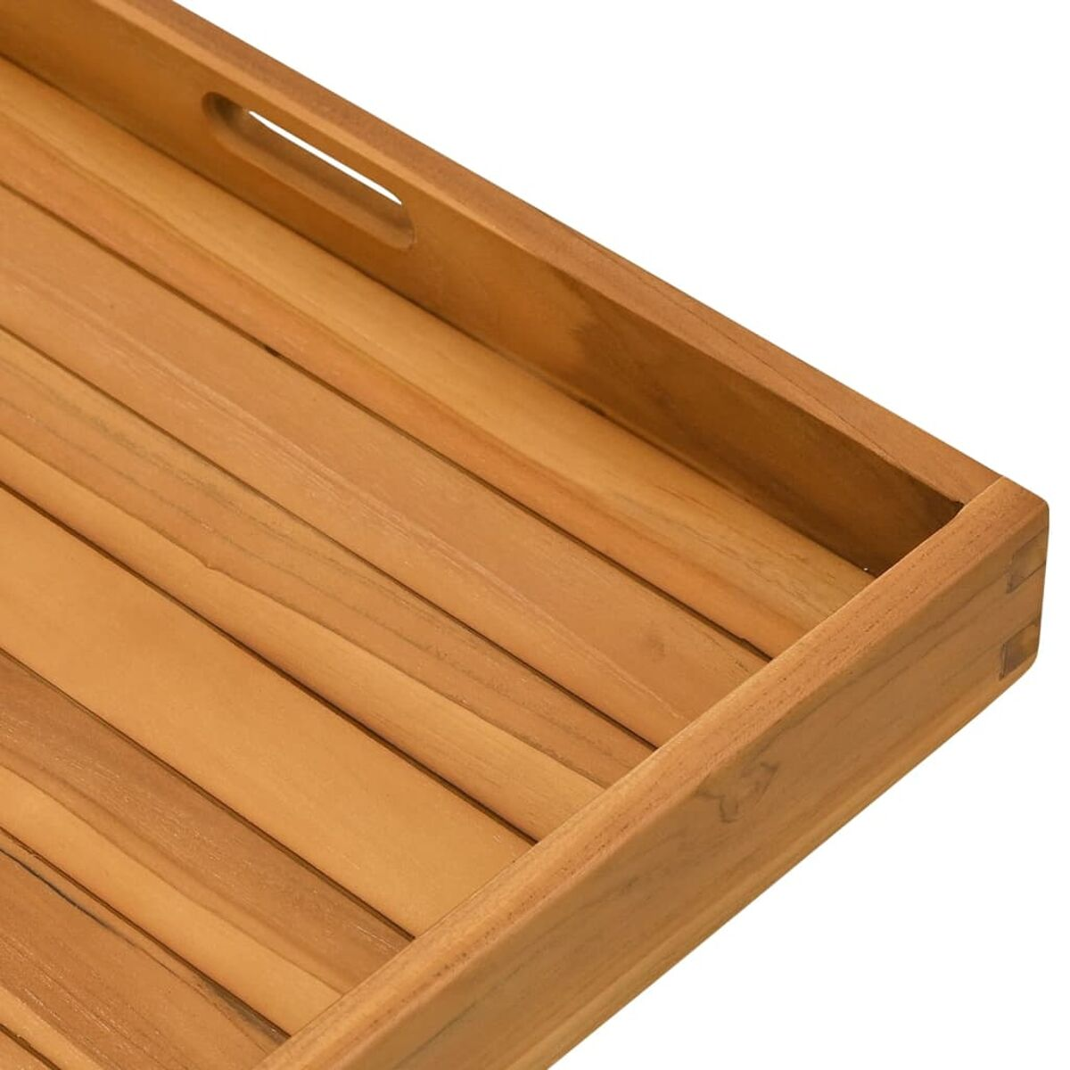 Serviertablett aus Holz. Das Tablett ist rechteckig, hat Griffe und eine hellbraune Farbe.
