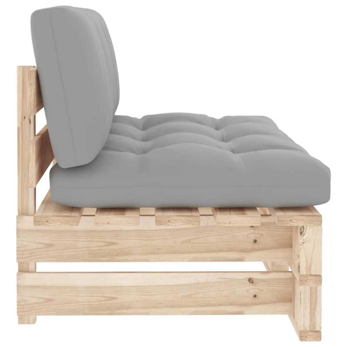 Holzpalettensofa mit grauen Kissen. Seitenansicht, zeigt Konstruktion und Kissen. Auf weißem Hintergrund.