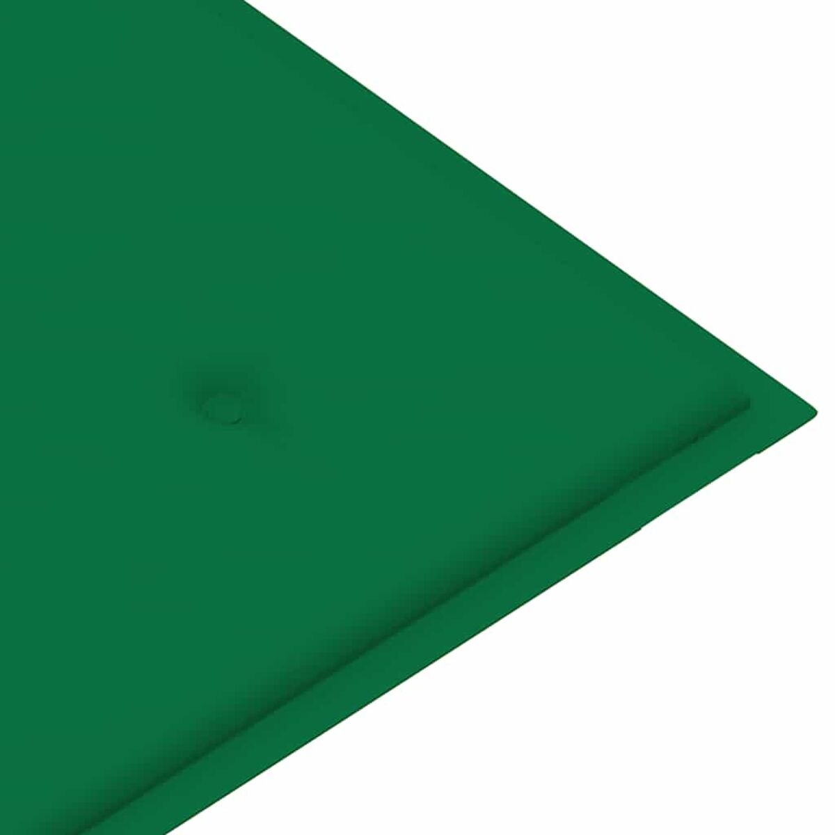 Nahaufnahme einer grünen Kissenecke mit Knopfdetail. Freigestellt auf weißem Grund.