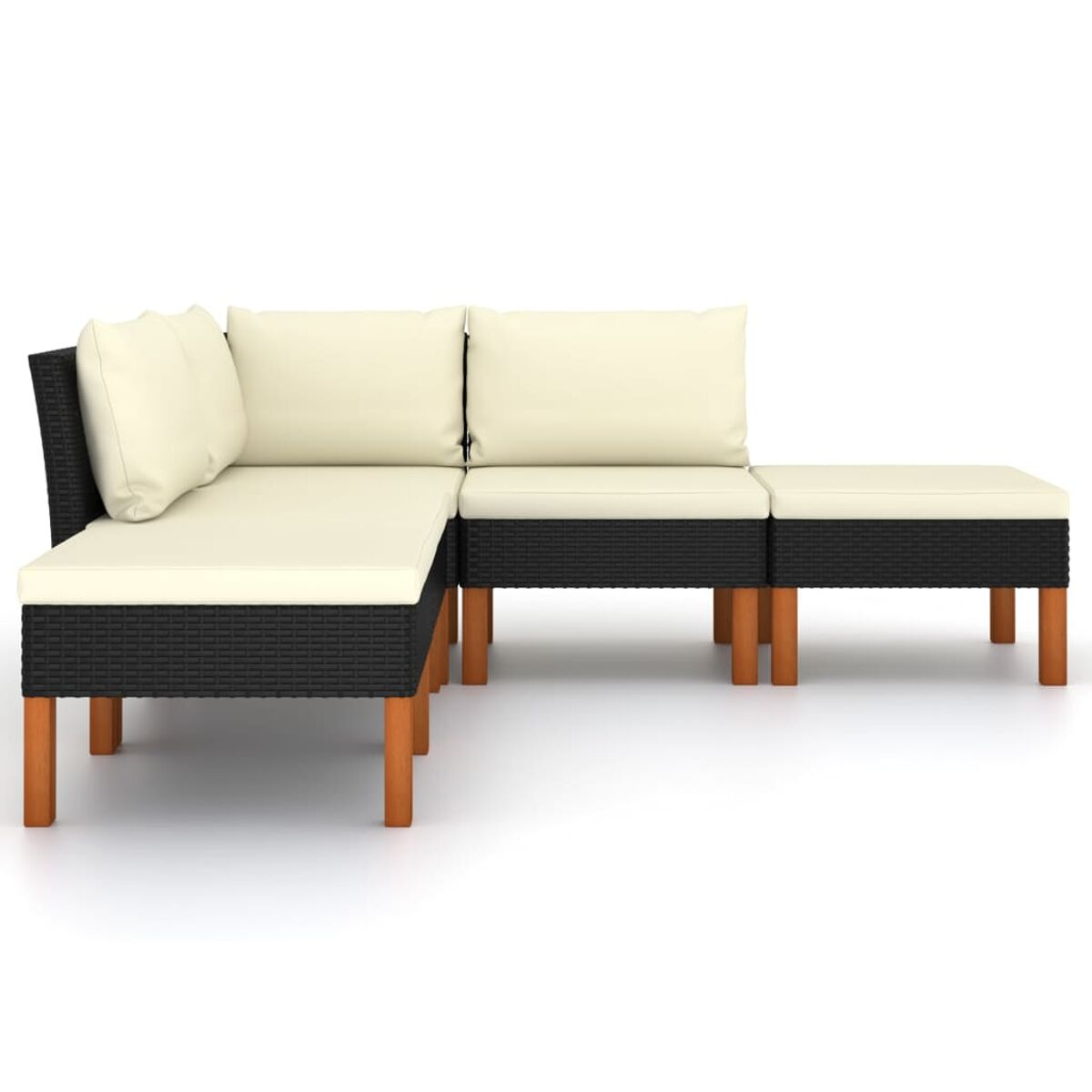 Ecksofa mit schwarzem Korbgeflecht und cremefarbenen Kissen. Es hat Holzbeine, vor weißem Hintergrund.