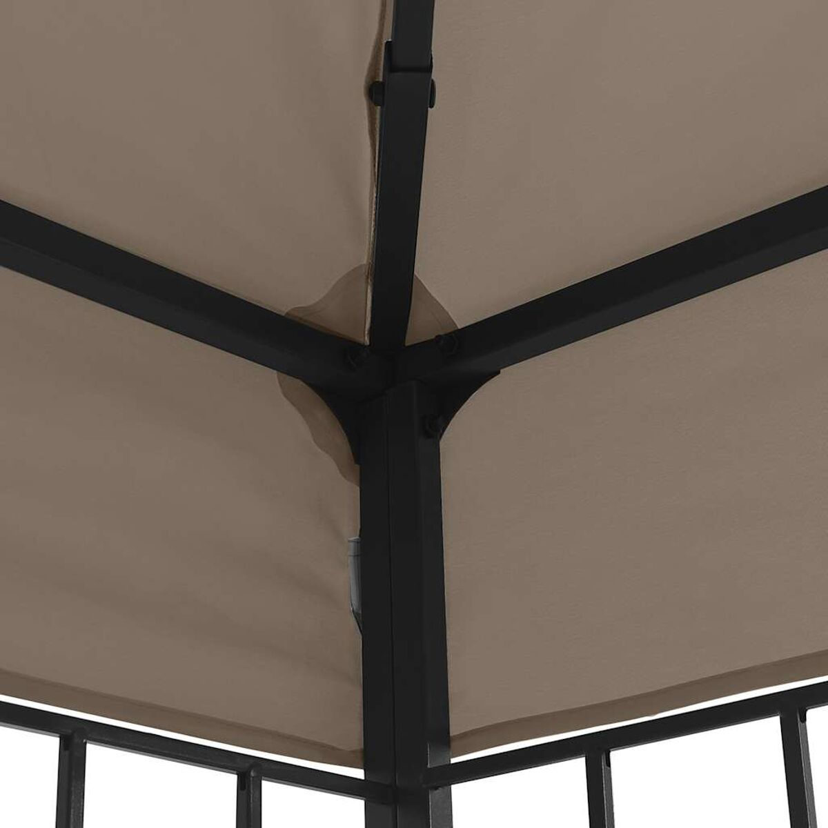 Primo piano del tetto di un gazebo con tessuto beige e struttura in metallo nero.