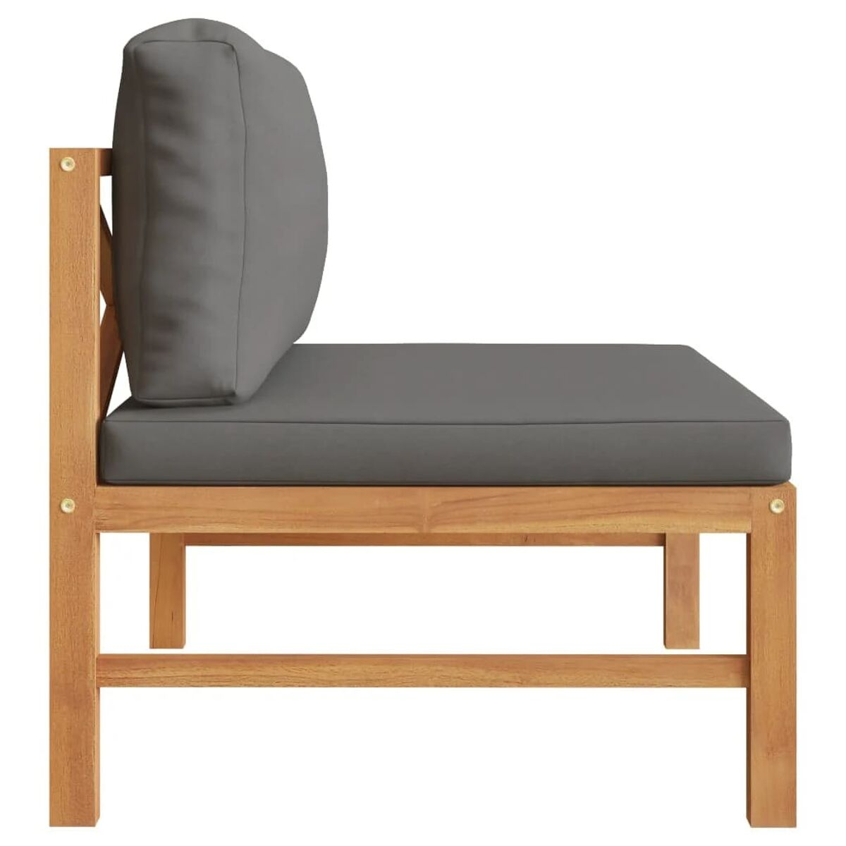 Ein hölzerner Outdoor-Stuhl mit grauem Kissen und Rückenlehne. Seitenansicht.