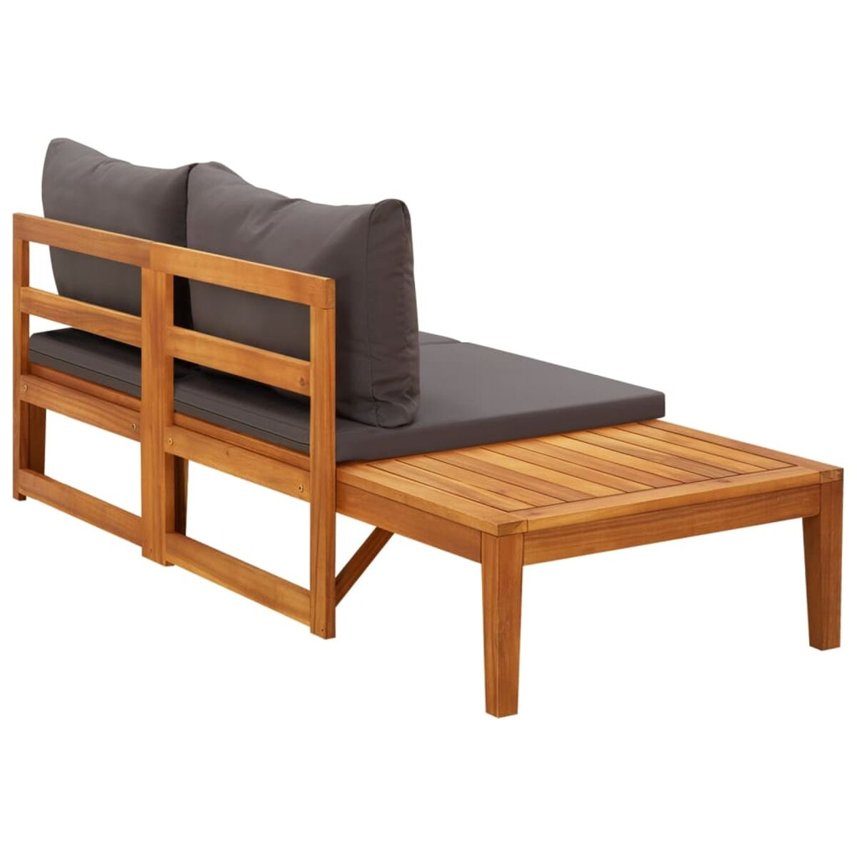 Holzsofa mit grauen Kissen und Beistelltisch.