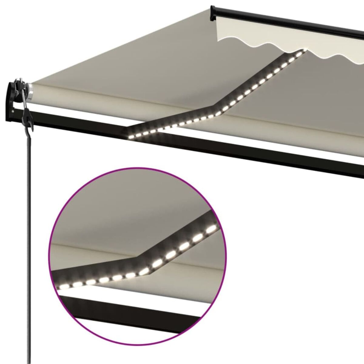 Beige Markise mit LED-Leiste. Nahaufnahme zeigt helle Lichter am Rand.