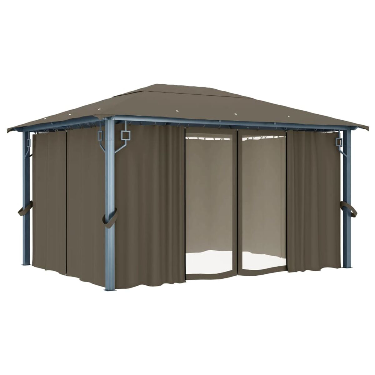 Ein Pavillon mit braunem Dach und Vorhängen. Es hat ein Metallgestell und ist offen.