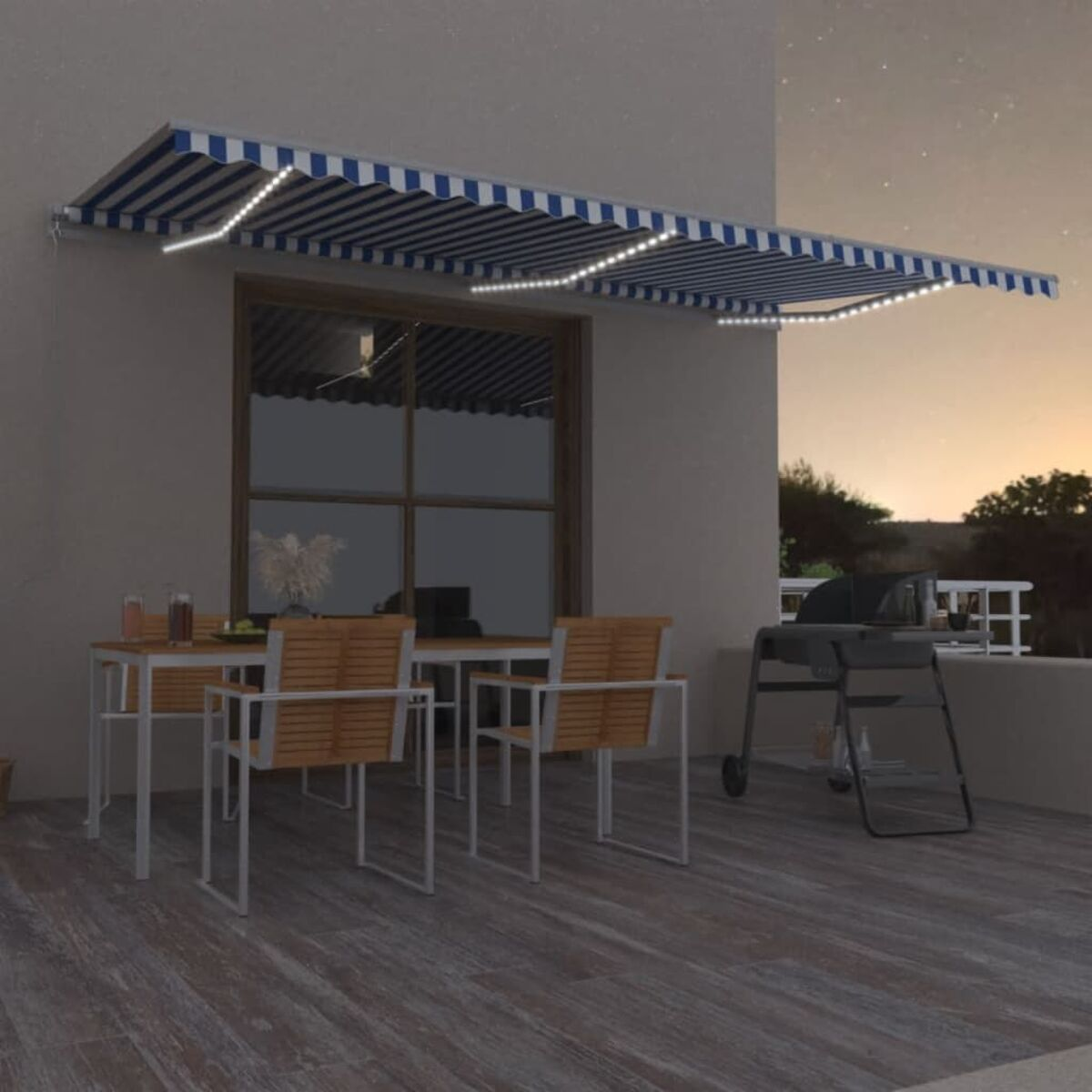 Markise über Terrasse mit Möbeln und Grill. Abendszene. Weißer Hintergrund.