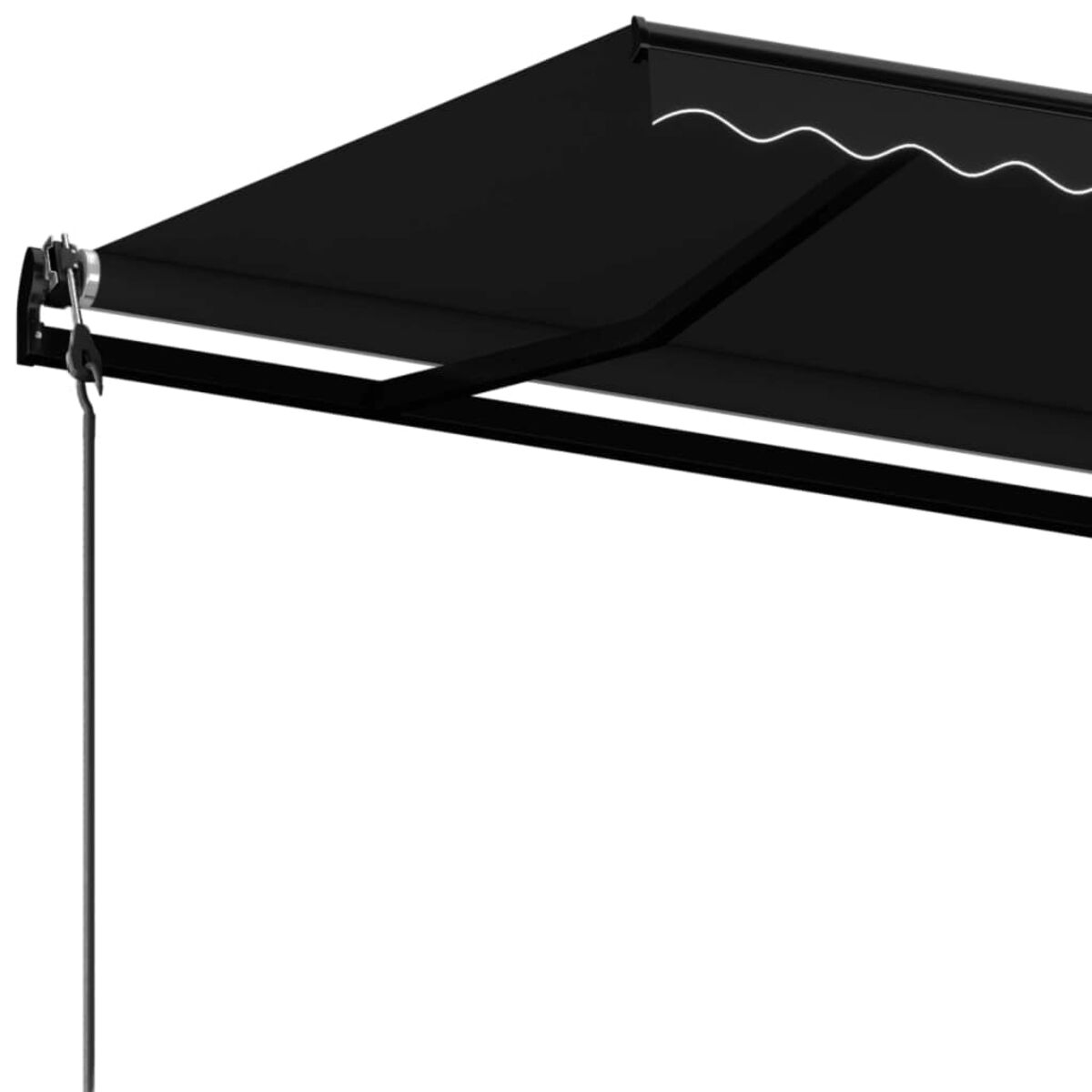 Eine schwarze Markise ausgefahren, mit weißem, gewelltem Rand. Weißer Hintergrund.