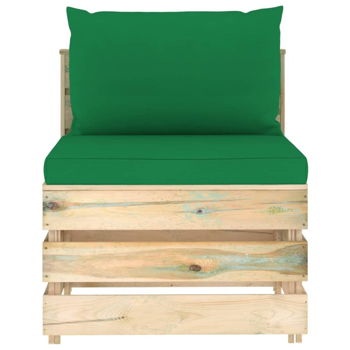 Holzpalettenstuhl mit grünem Kissen und Polster. Weißer Hintergrund.