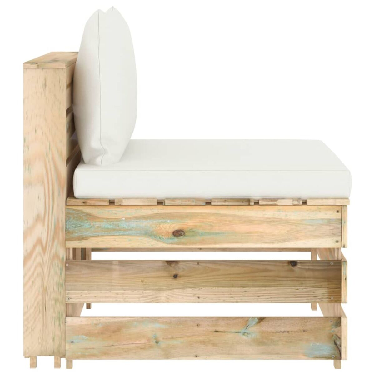 Holzpalettenstuhl mit weißem Kissen. Seitenansicht des Stuhls mit Holzrahmen und weißem Kissen.