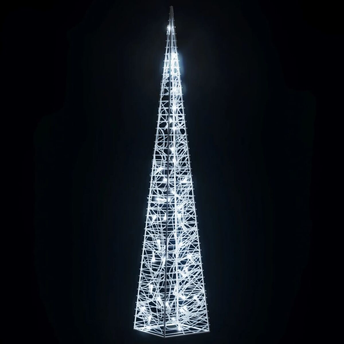 Hohe, weiße, beleuchtete, geometrische Weihnachtsdekoration vor schwarzem Hintergrund.