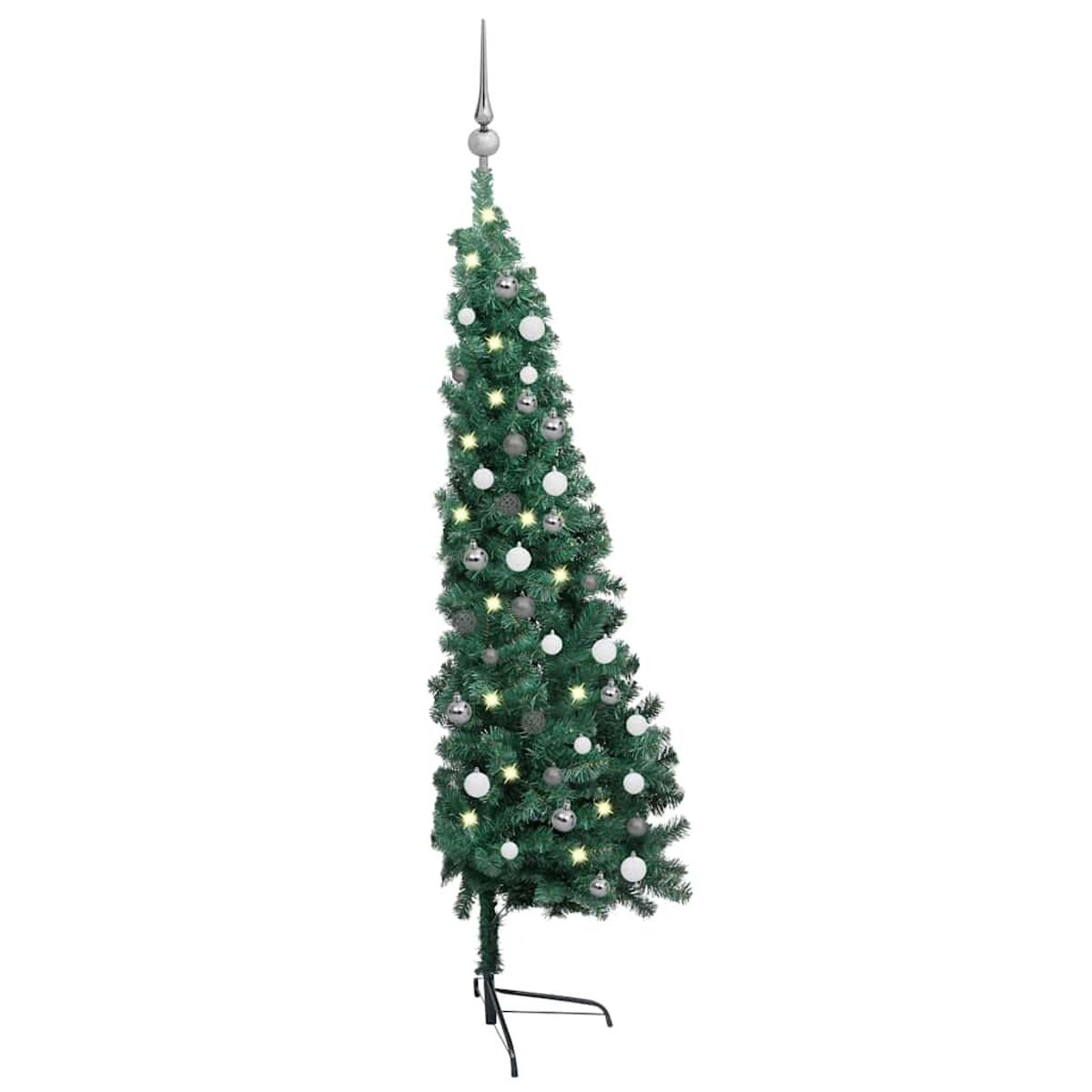 Künstlicher Weihnachtsbaum, halb geformt, mit Lichtern und Ornamenten dekoriert.