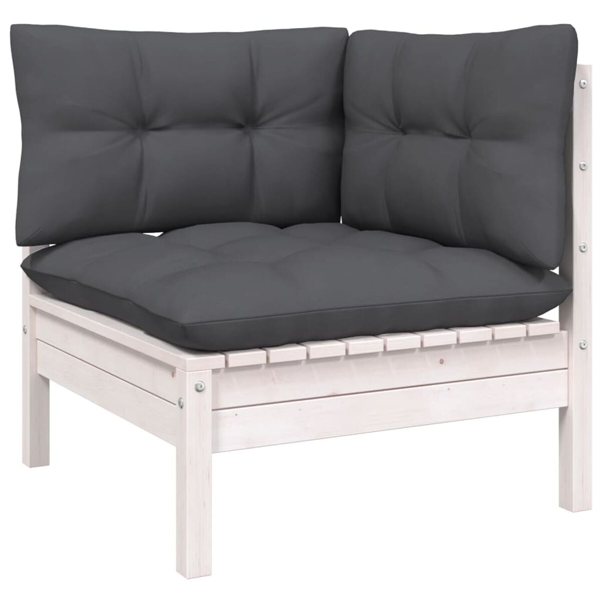 Weißes Ecksofa mit grauen Kissen. Holzrahmen. Zwei Kissen am Rücken und eines auf dem Sitz.
