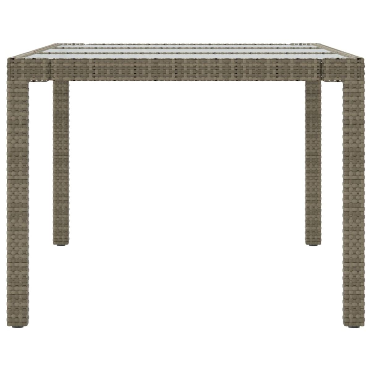 Ein quadratischer Rattantisch mit Glasplatte. Weißer Hintergrund.