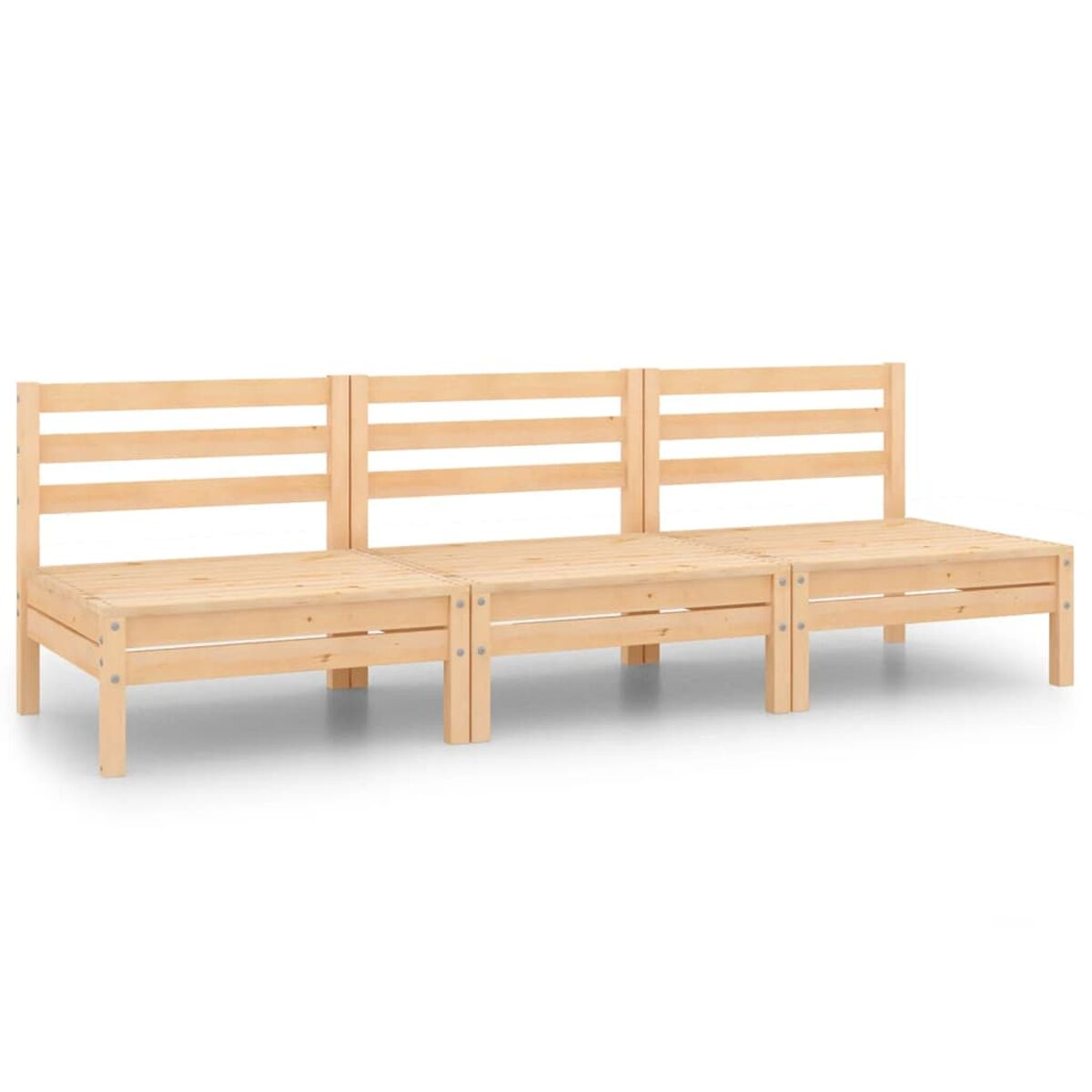 Ein dreiteiliges Holzsofa mit horizontalen Rückensprossen steht auf weißem Hintergrund.