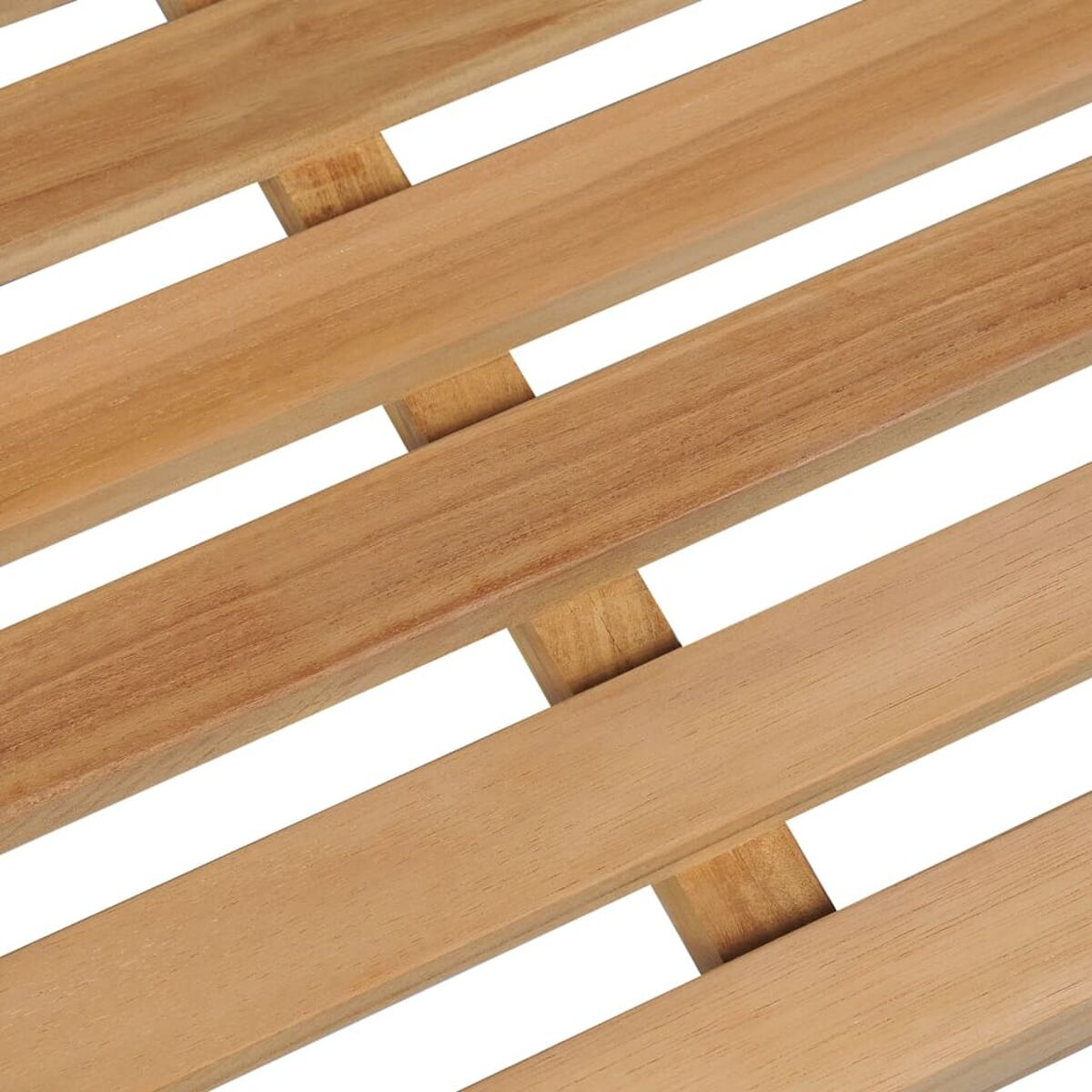 Nahaufnahme von diagonal angeordneten Holzlatten.