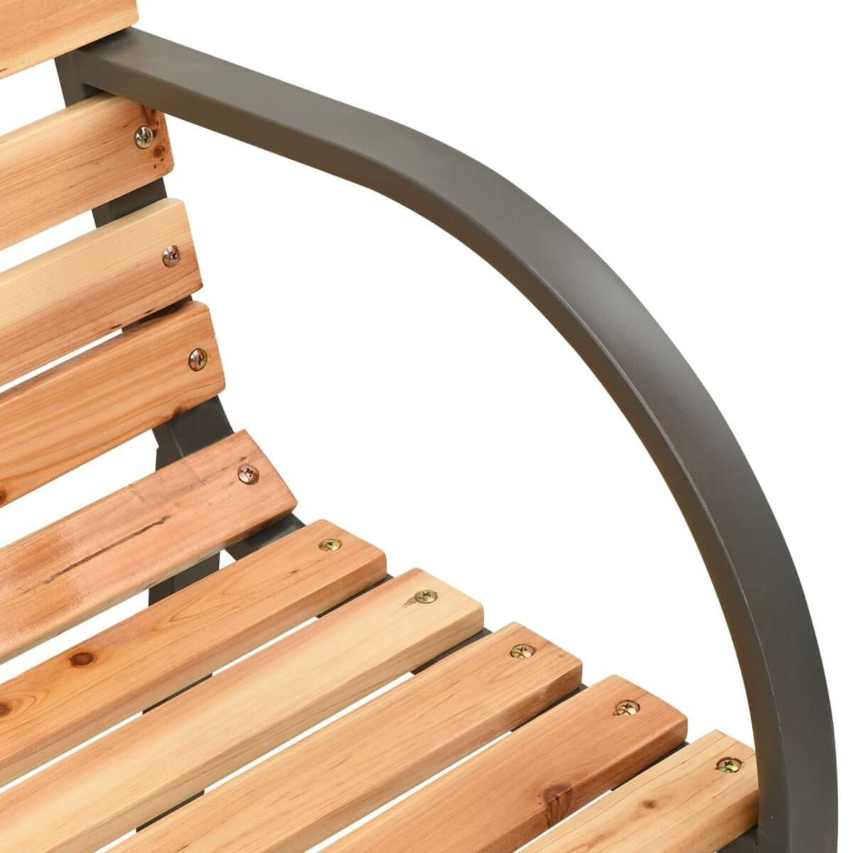 Holzbank-Armlehne. Gebogener grauer Metallrahmen mit Holzlatten. Isoliert auf Weiß.