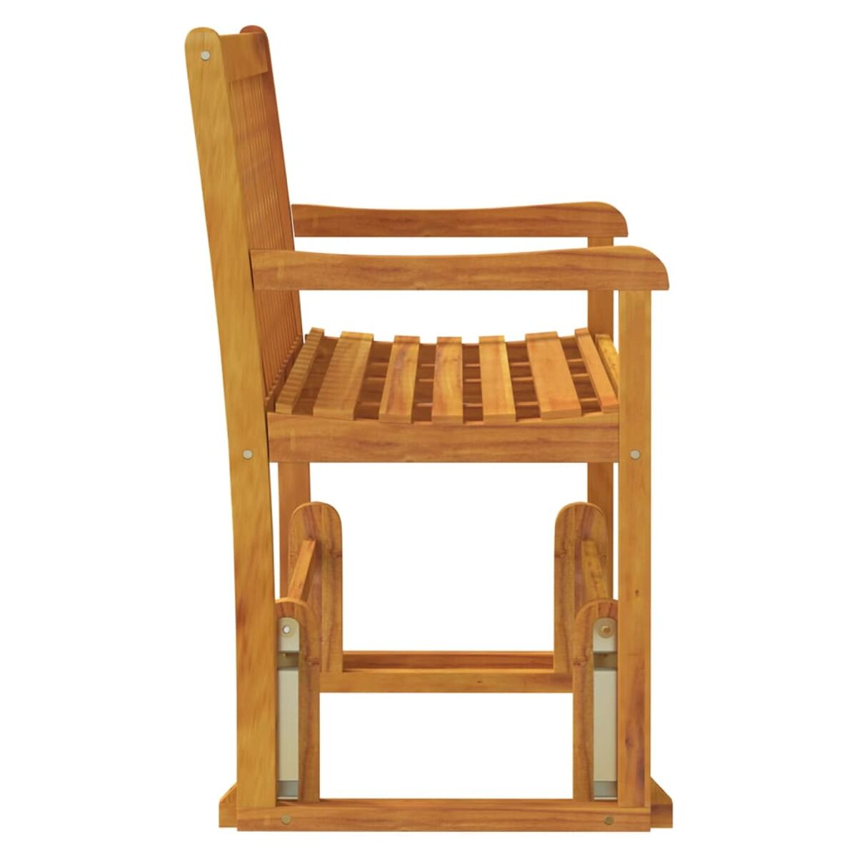 Schaukelstuhl aus Holz, Seitenansicht. Mit Armlehnen und einem Lattenrost für Sitz und Rücken. Helle Holzfarbe.