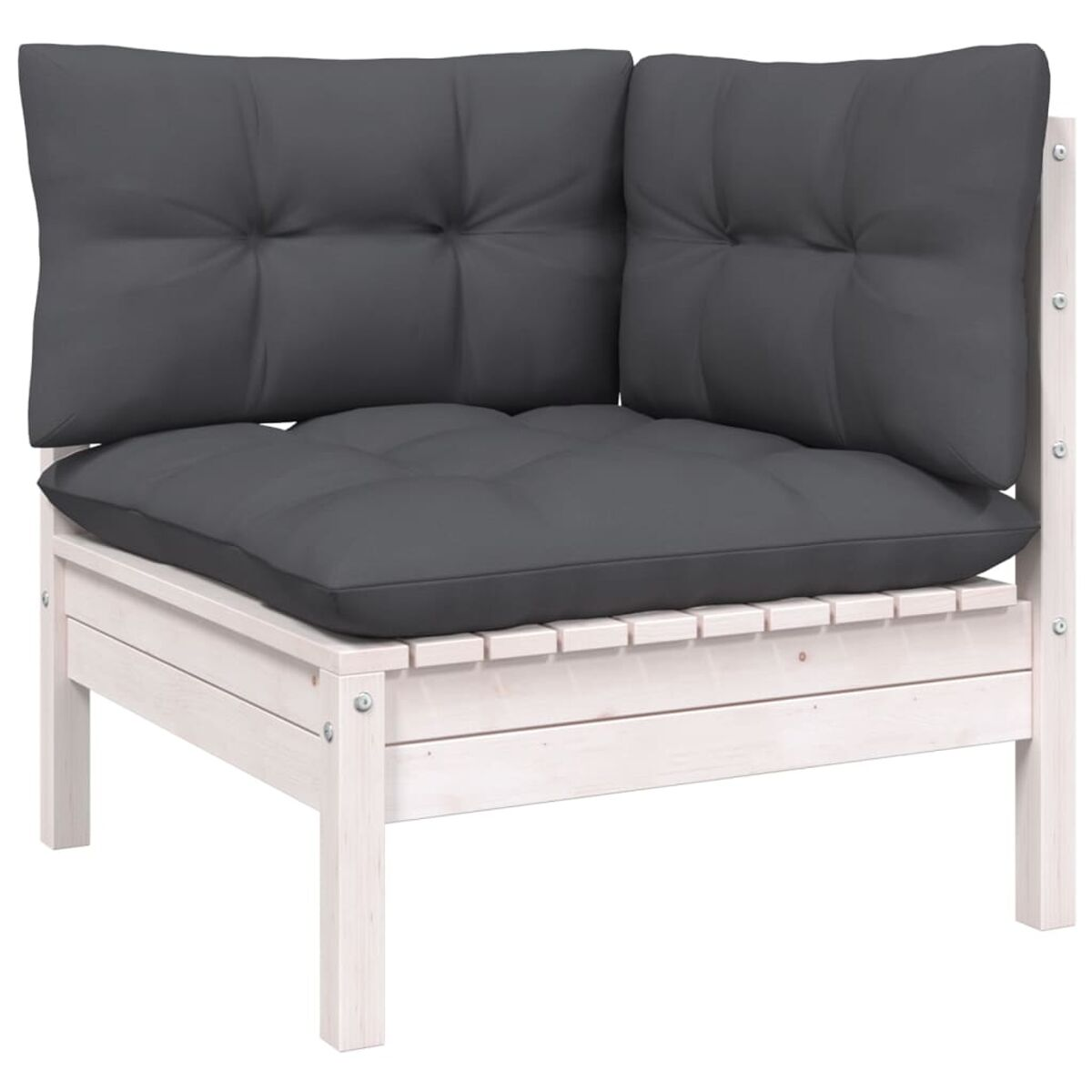 Weißes Ecksofa aus Holz mit zwei grauen Kissen. Die Kissen sind knopfgetuftet.