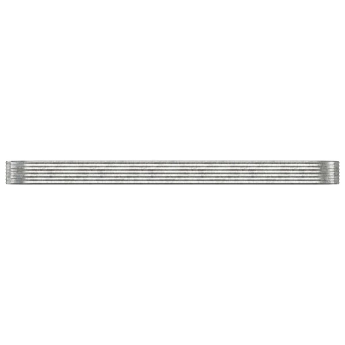 Ein langer, silberner, gewellter Metallstreifen. Horizontale Linien verlaufen über die Oberfläche.