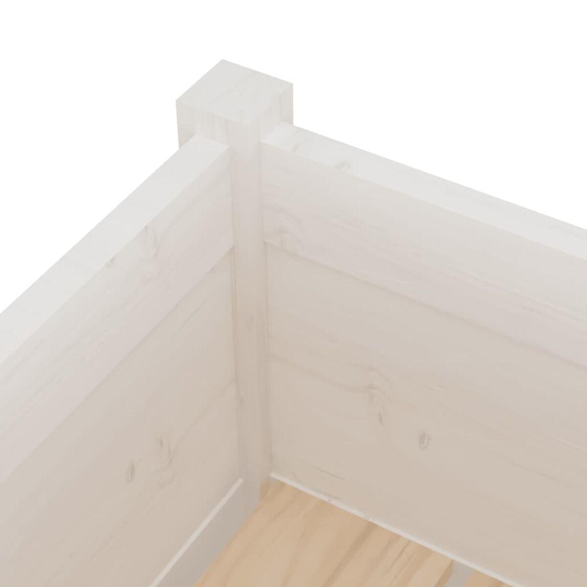 Nahaufnahme einer Ecke eines weißen Holzbetts. Sauber und einfach.