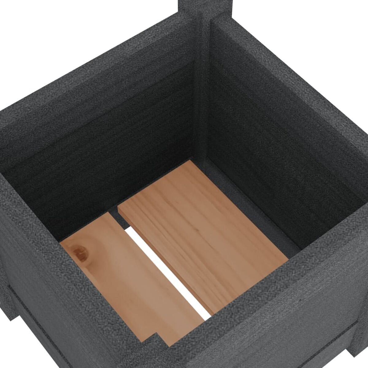 Dunkelgraue Holzkiste mit Holzplanken innen. Weißer Hintergrund.