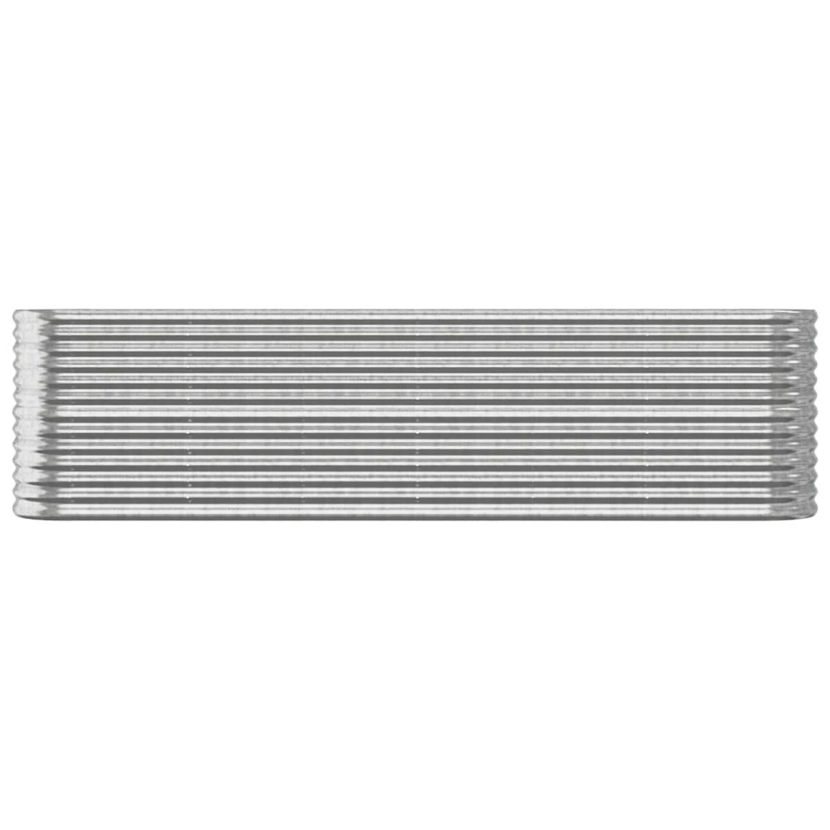 Silberne Wellbleche, horizontal angeordnet.