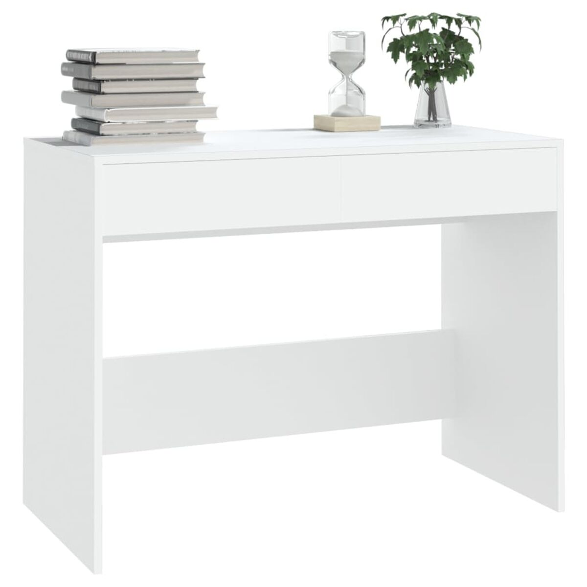 Weißer Schreibtisch mit Büchern, Sanduhr und Pflanze. Der Schreibtisch ist sauber.
