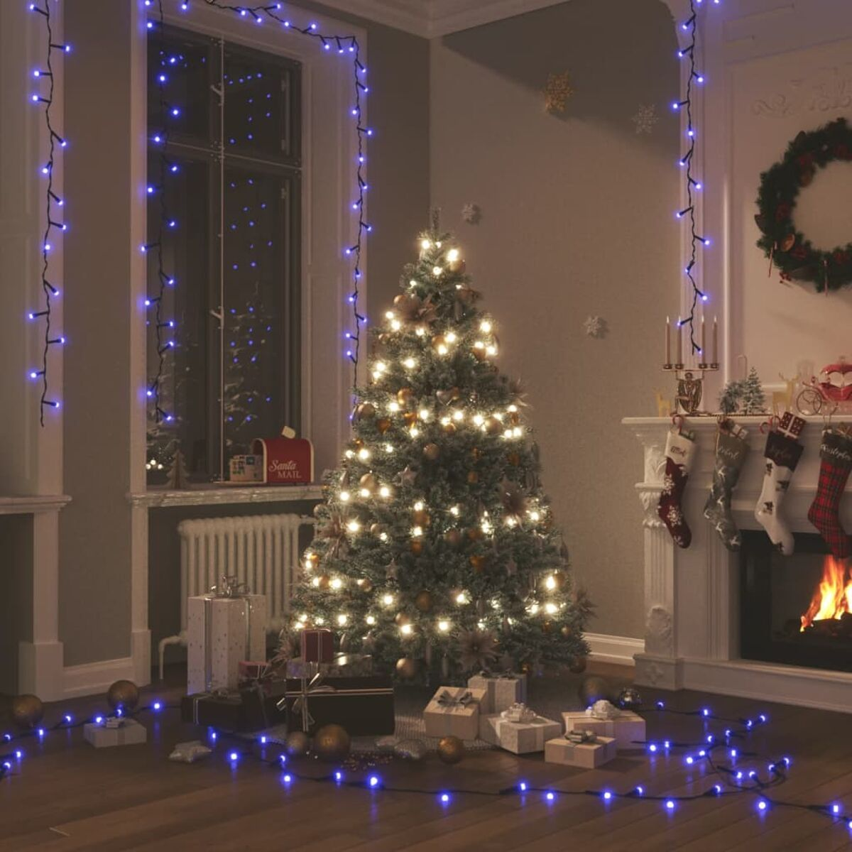 Weihnachtsszene: Baum mit Lichtern, Geschenke, Kamin, Girlande, Strümpfe.