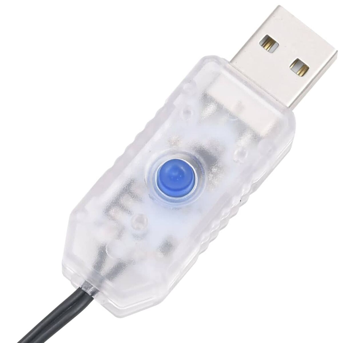 USB-Netzteil mit blauem Knopf und schwarzem Kabel.