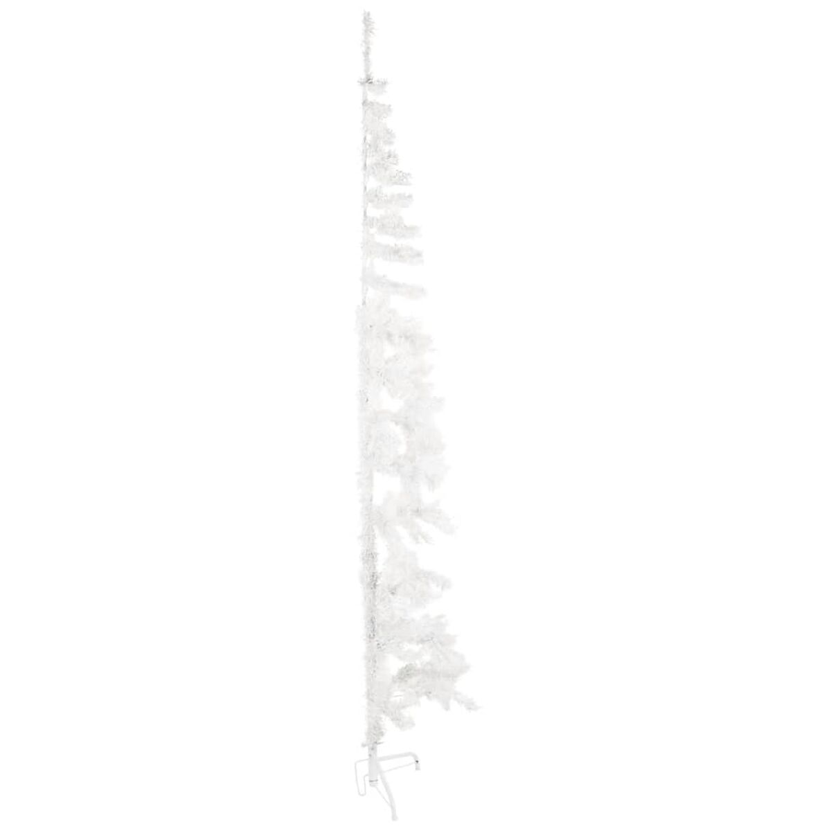 Ein weißer, künstlicher Weihnachtsbaum mit Metallständer. Der Baum ist mit Schnee bedeckt.