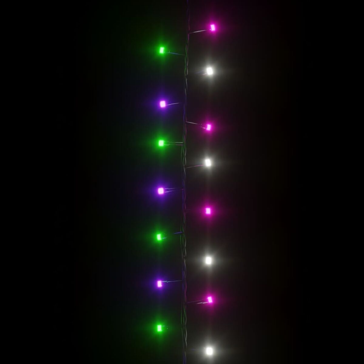 Kette bunter LED-Lichter vor schwarzem Hintergrund.