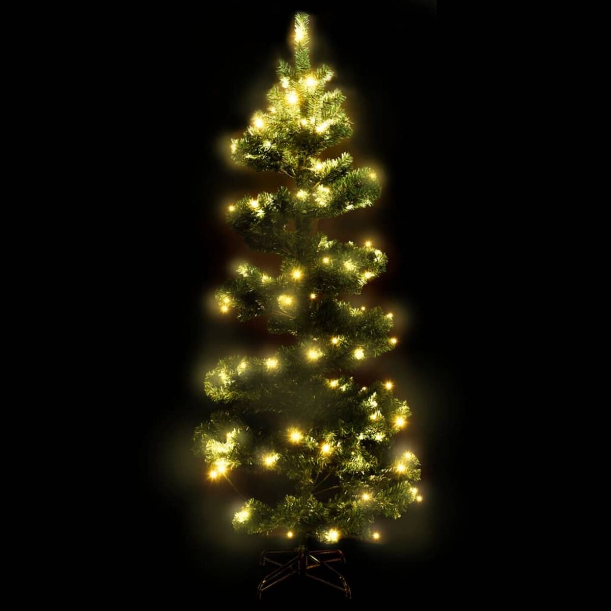 Spiral Weihnachtsbaum mit Lichtern. Grüne Zweige und gelbe Lichter auf schwarzem Hintergrund.