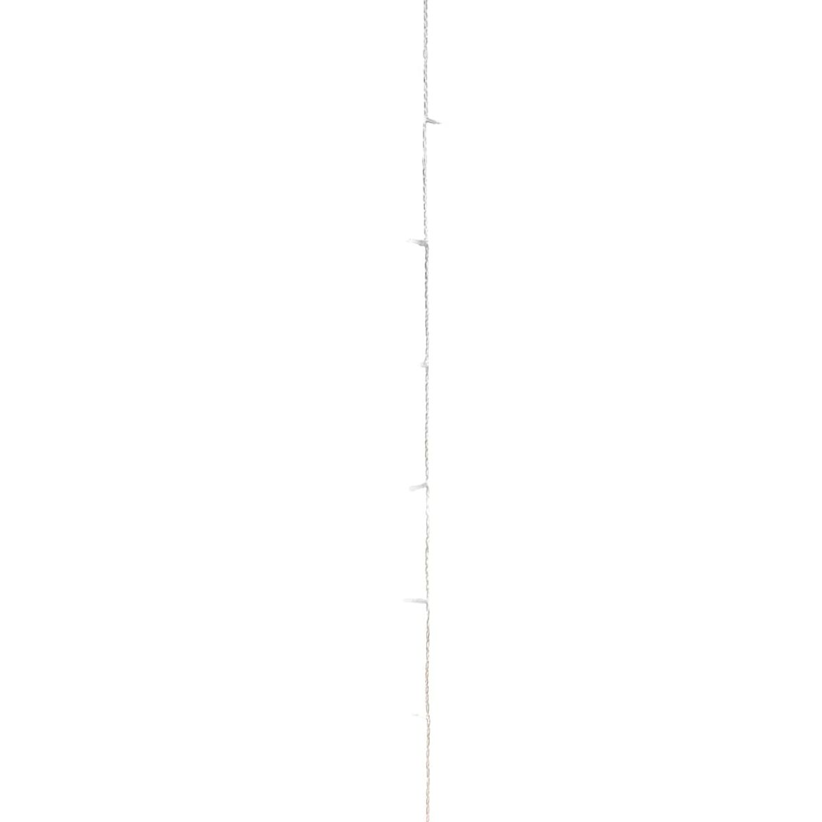 Lichterkette, die vertikal auf weißem Hintergrund hängt.