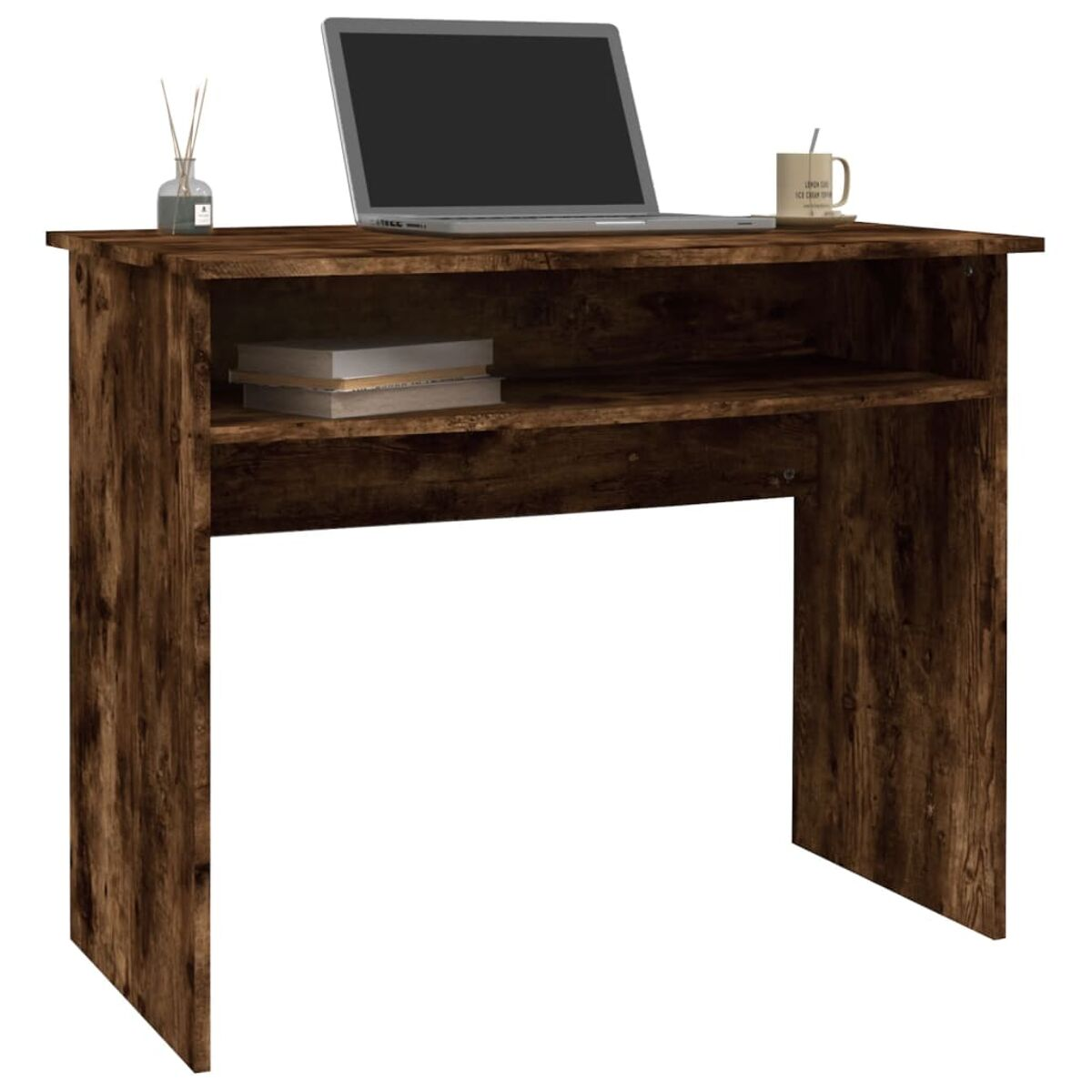 Ein Holzschreibtisch mit Laptop, Büchern und einer Tasse. Dunkelbraune Farbe.