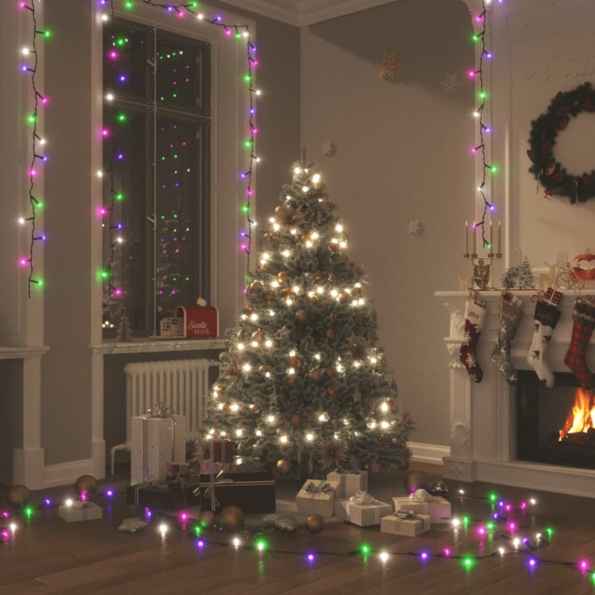Weihnachtsszene, geschmückter Baum, Kamin, Geschenke, bunte Lichter, gemütlicher Raum.
