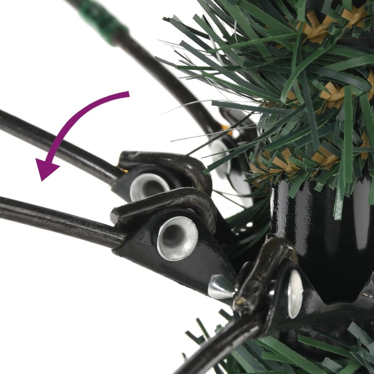 Nahaufnahme eines Weihnachtsbaumständers mit Metallmechanismus und grünen Nadeln.