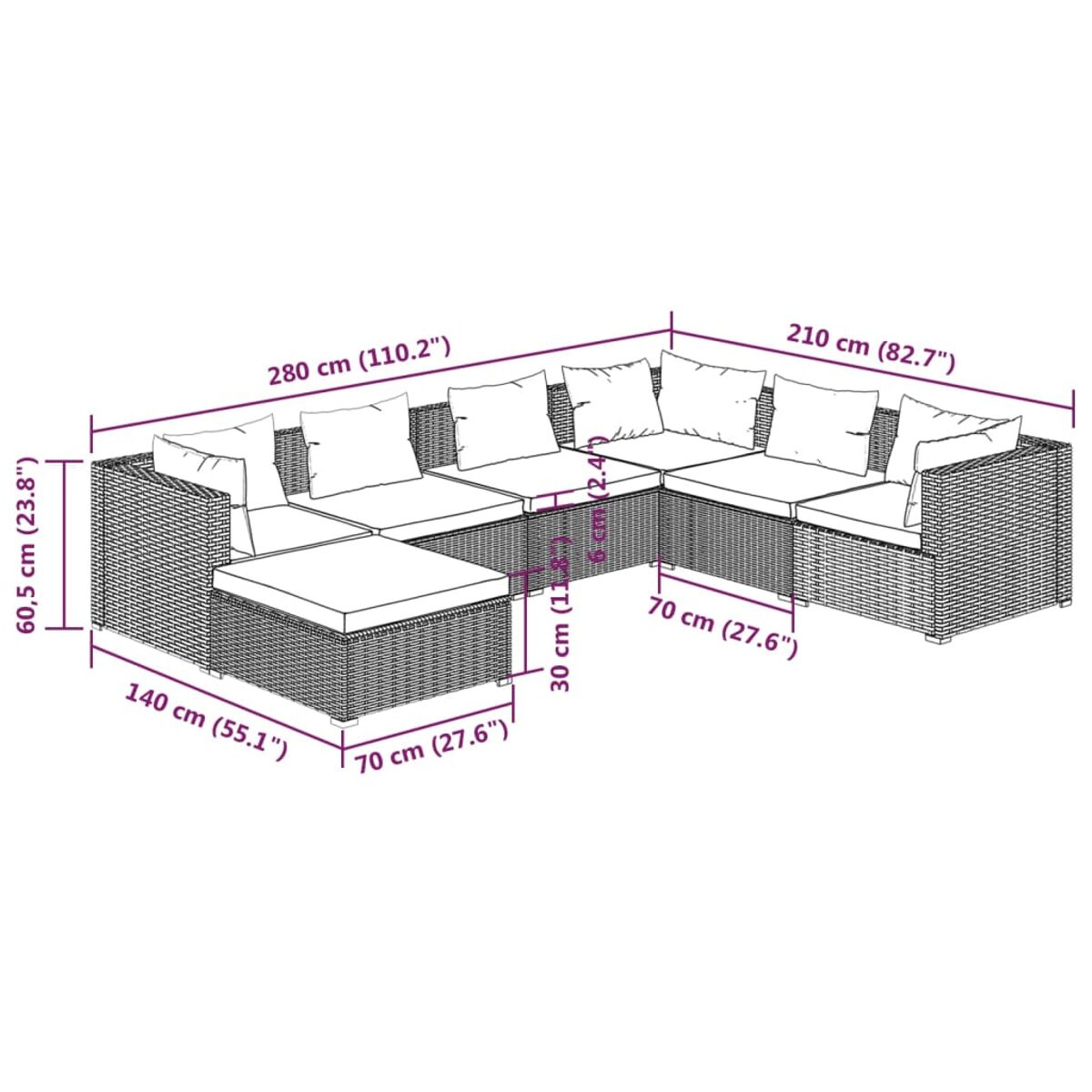 Geflochtenes Outdoor-Ecksofa mit in cm angegebenen Maßen. Das Sofa ist grau und hat weiße Kissen.