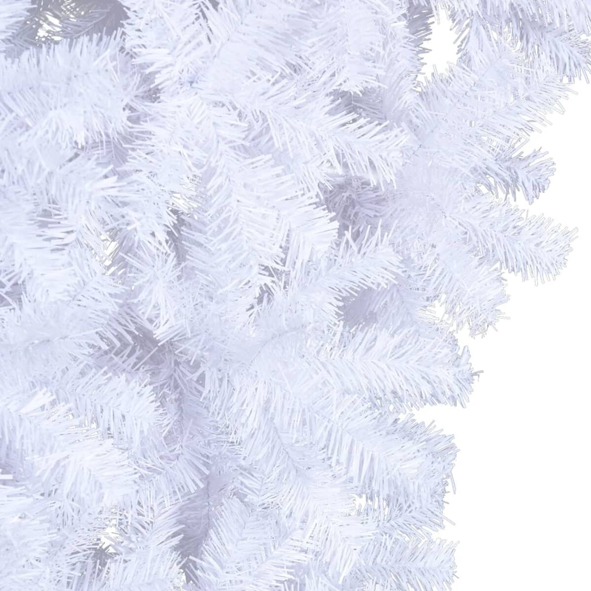 Nahaufnahme eines weißen Weihnachtsbaums. Strukturierte Äste sind sichtbar. Isoliert.