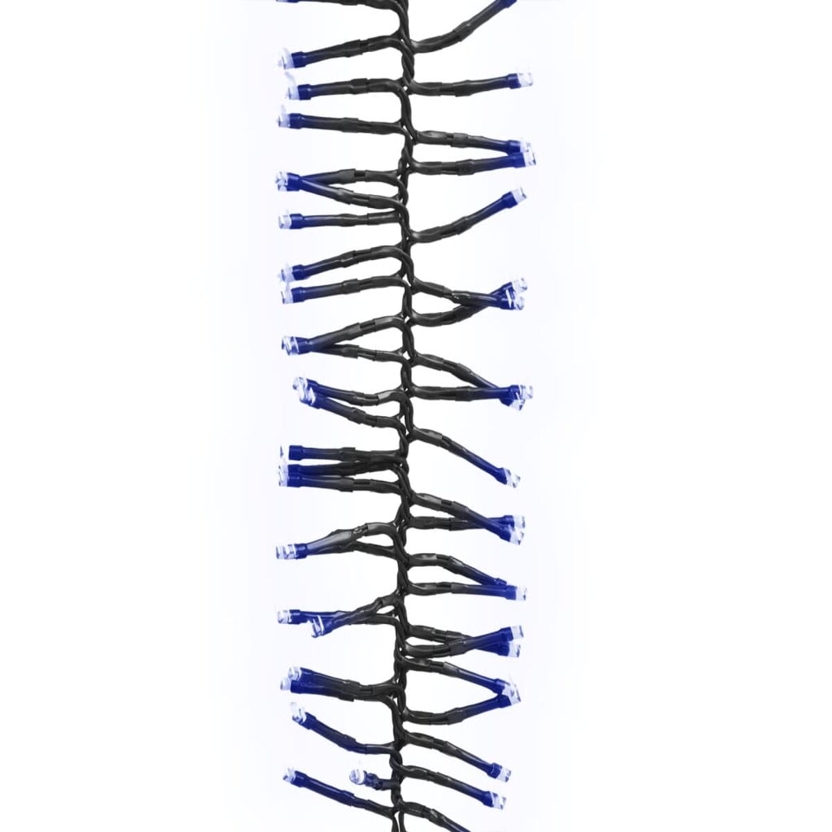 Eine Lichterkette mit blauen und klaren Weihnachtslichtern auf weißem Hintergrund.