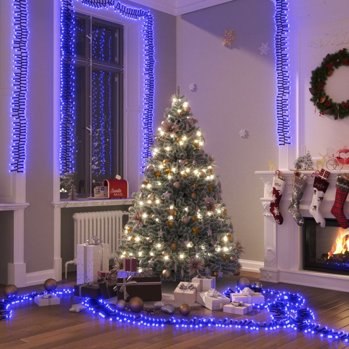 Weihnachtsszene mit Baum, Lichtern, Geschenken, Girlande, Strümpfen und Kamin. Blaue Lichter.