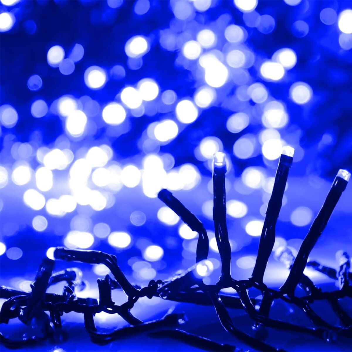 Nahaufnahme mehrerer blauer LED-Leuchten, die einen verschwommenen Hintergrund erzeugen, mit Fokus auf dem Vordergrund.