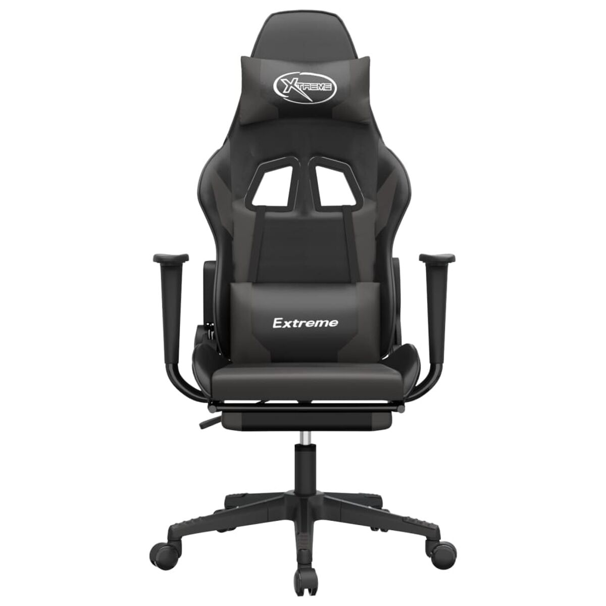 Schwarzer Gaming-Stuhl mit Kopfstütze und Logo. Er hat Armlehnen und Räder. Der Hintergrund ist weiß.