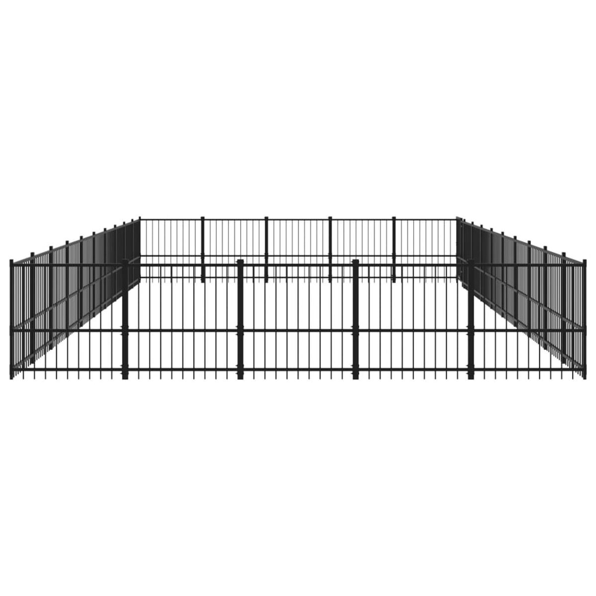 Ein schwarzes Metall-Hundegehege, leer, vor weißem Hintergrund. Das Gehege ist rechteckig.