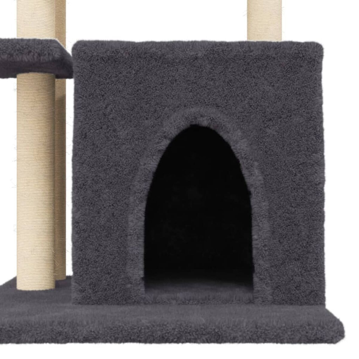 Nahaufnahme eines grauen Katzenbaumgehäuses mit bogenförmigem Eingang. Die Textur ist flauschig.