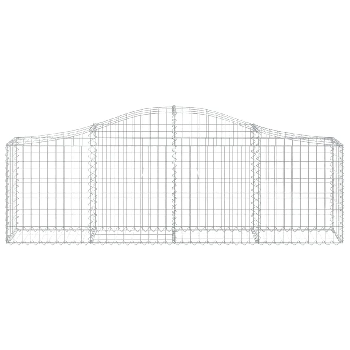 Gabionenwand aus silbernem Metall, gewölbte Oberseite.