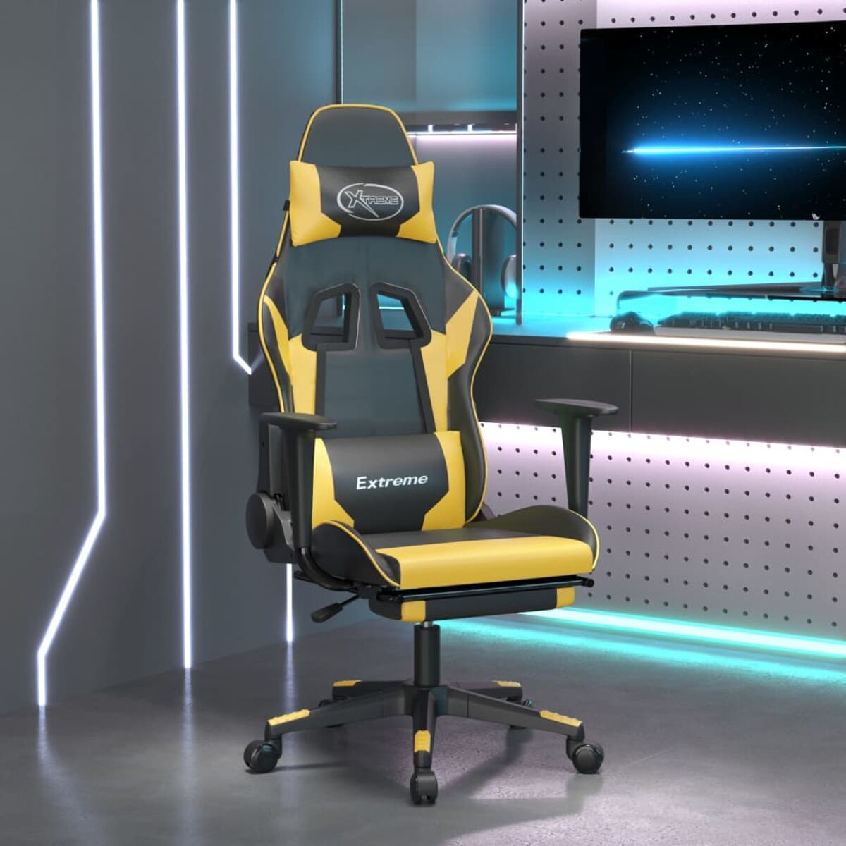 Gaming-Stuhl mit gelb-schwarzem Design. Schwarzes Untergestell, Bildschirm im Hintergrund.