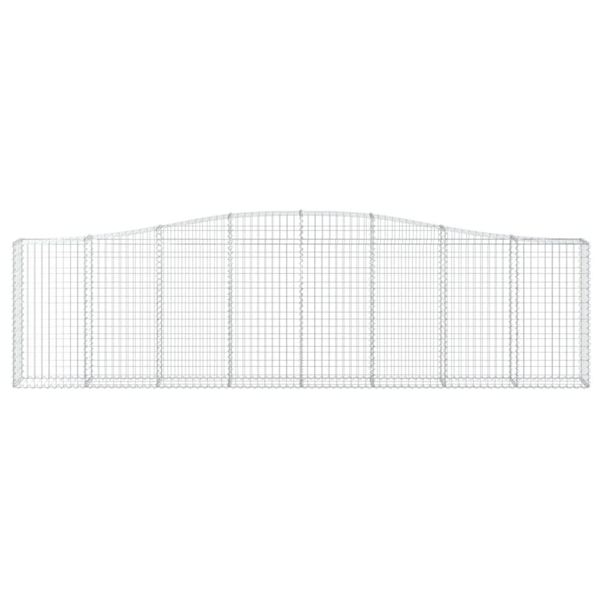 Ein langer, gebogener Drahtgitter-Gabion, leer, auf weißem Hintergrund.